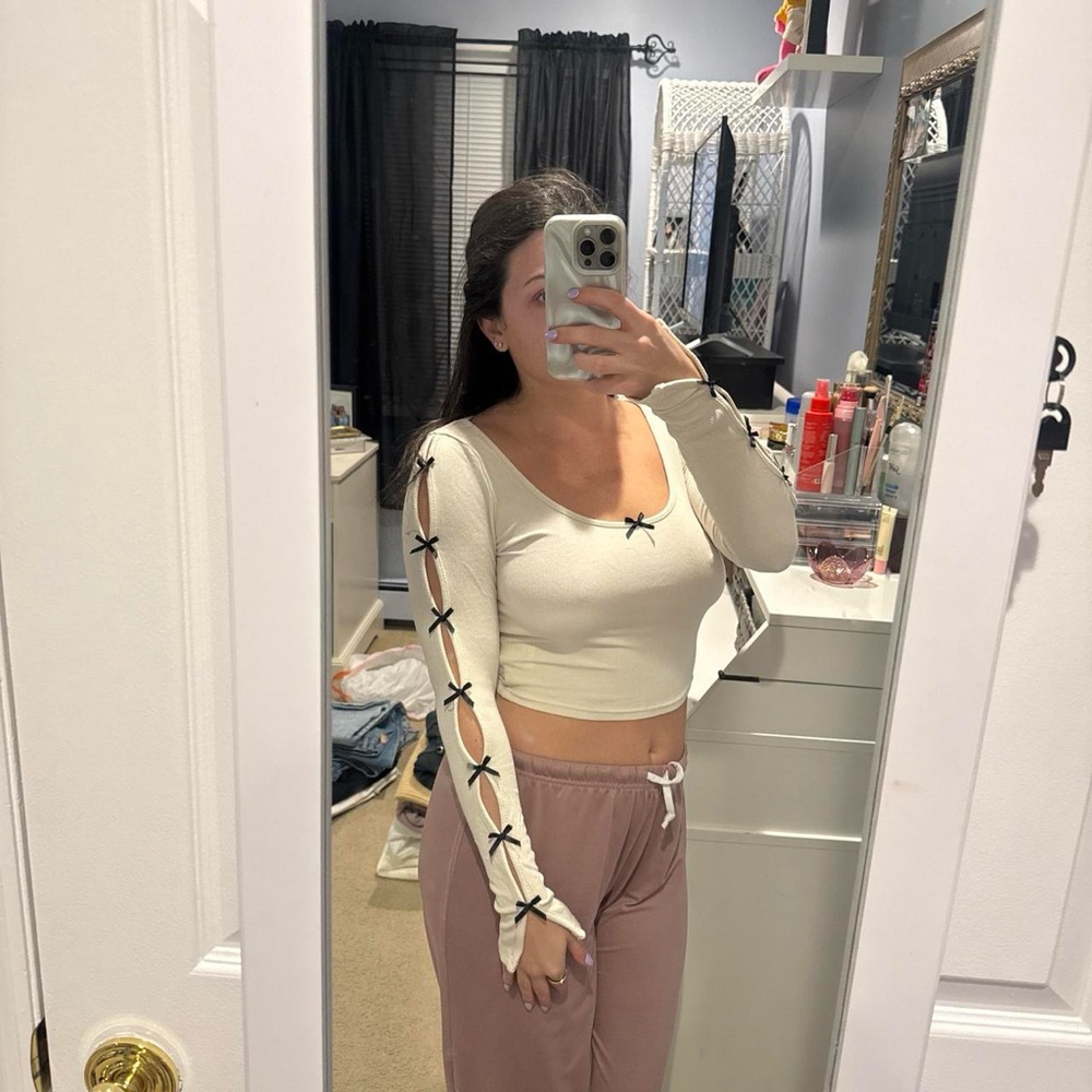 Cream Long-Sleeve Crop Top with Bow-Trim Sleeves